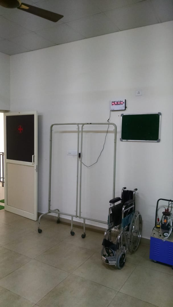 Hall Display Monitor - Large display screen in hospital hall showing real-time patient call status and queue information.